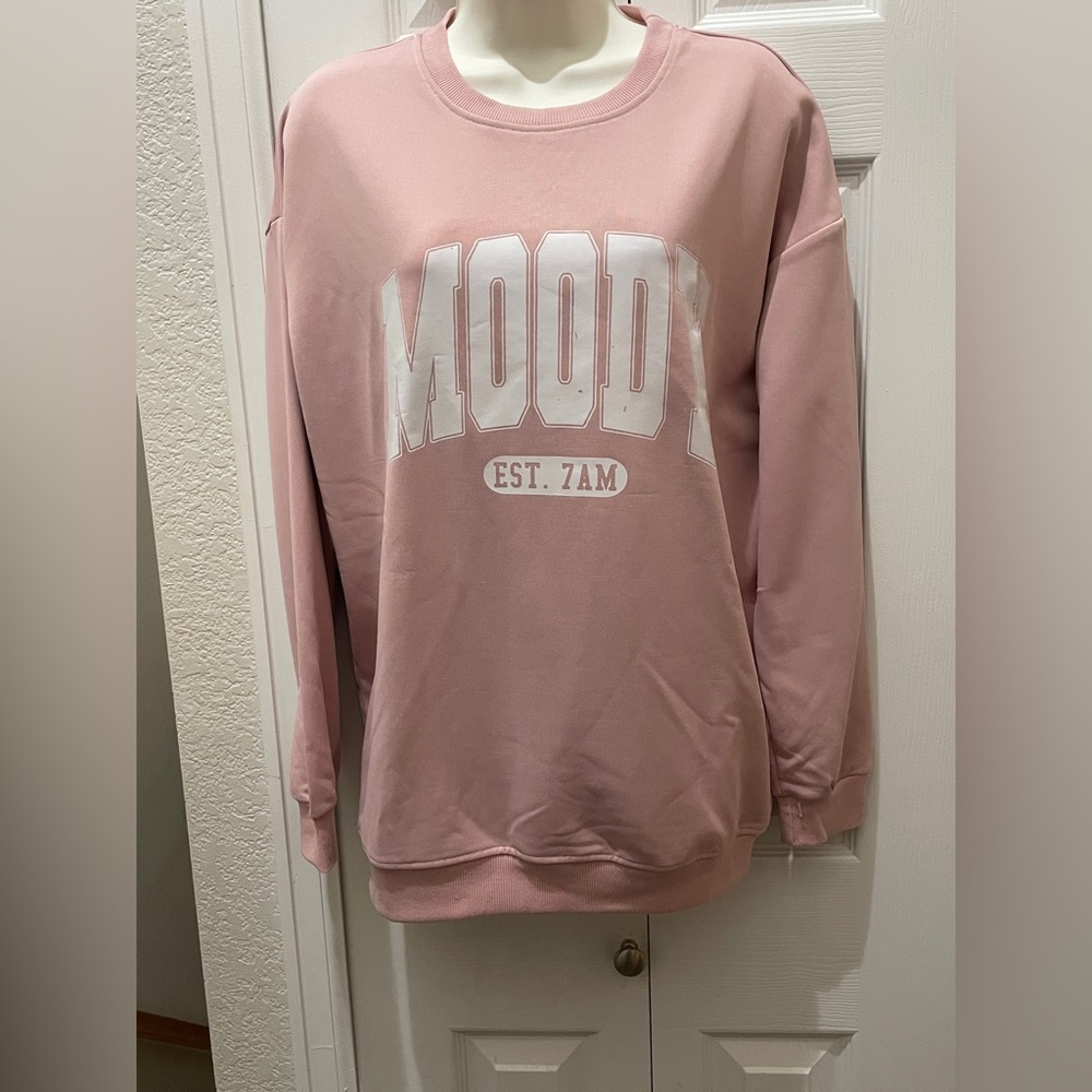 Peach 'Moody' Sweatshirt 

Gently used clean. 

Comfortable soft